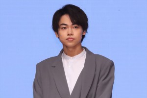 菅生新樹、縦型ドラマ『トップギフト』完成報告イベントに登場