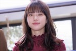 『霊媒探偵・城塚翡翠』記者会見に出席した清原果耶