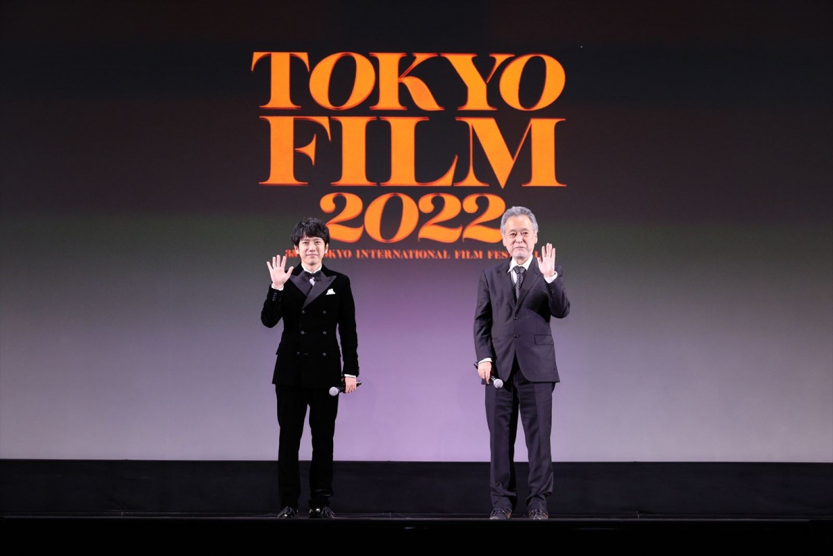 宝塚OGのパフォーマンスで開幕！　橋本愛＆二宮和也が熱い映画愛を語る＜第35回東京国際映画祭＞