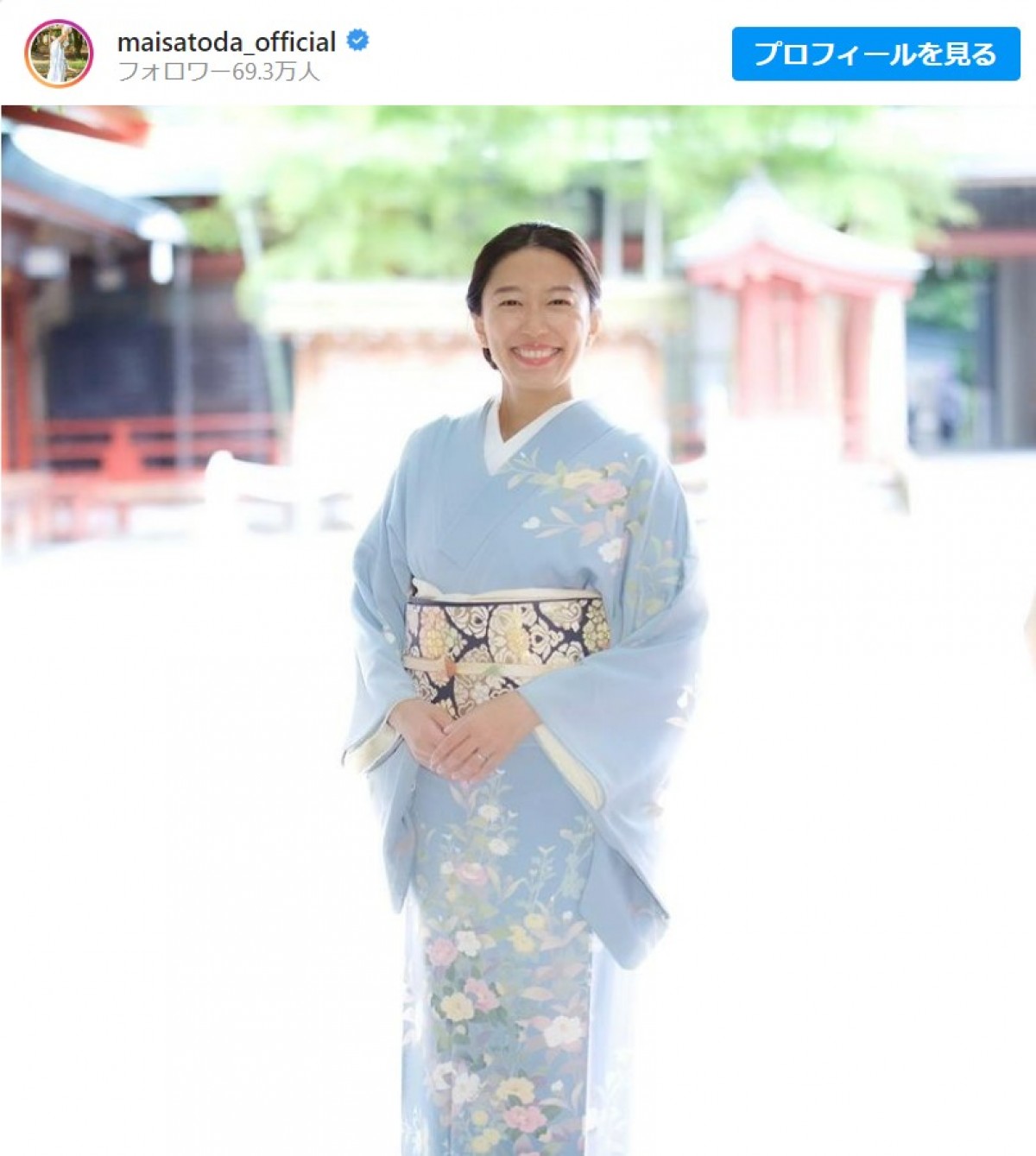 娘の七五三で着物をまとう里田まい　※「里田まい」インスタグラム