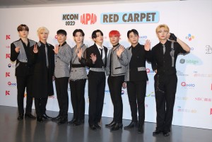 「KCON 2022 JAPAN」レッドカーペットに出席したATEEZ