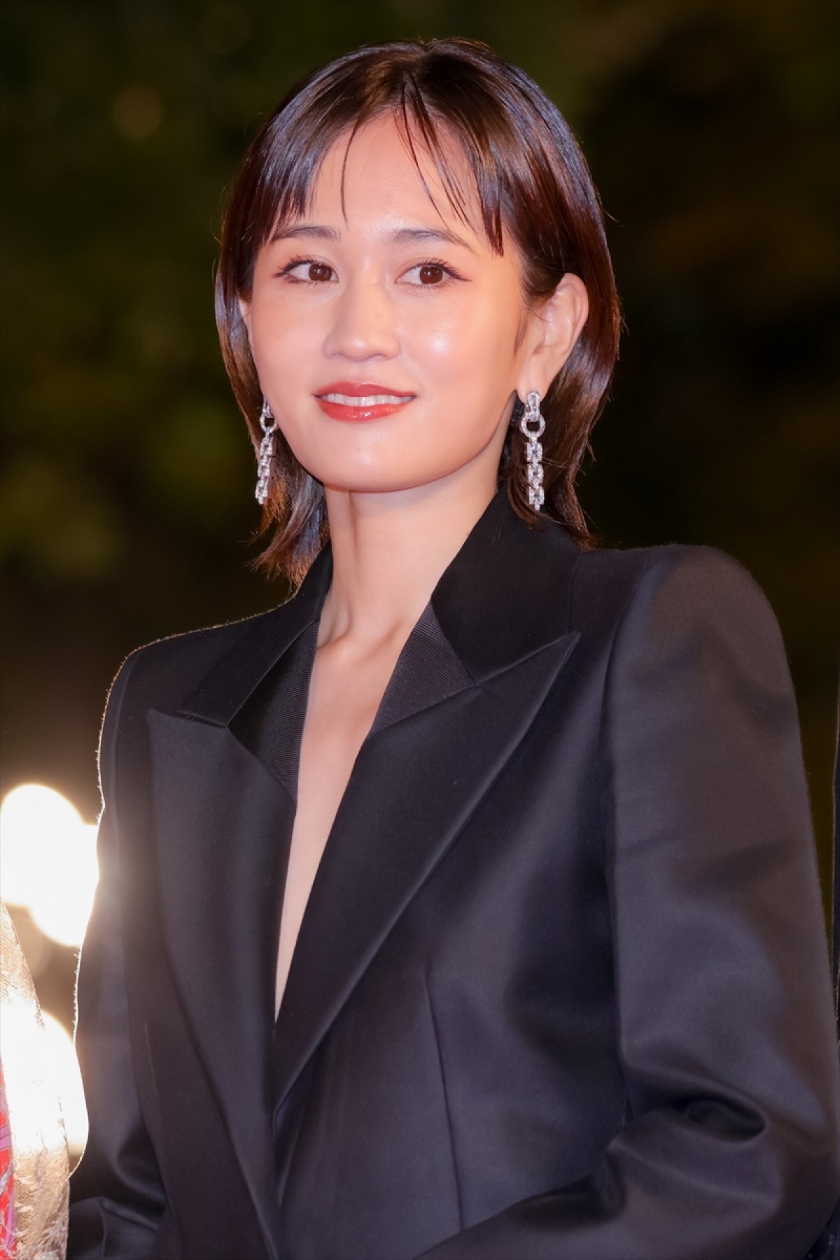 常盤貴子、オン眉ヘアを披露！　花柄ドレスでレッドカーペット彩る＜第35回東京国際映画祭＞