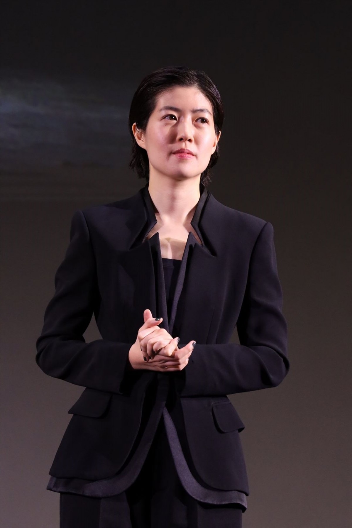 宝塚OGのパフォーマンスで開幕！　橋本愛＆二宮和也が熱い映画愛を語る＜第35回東京国際映画祭＞