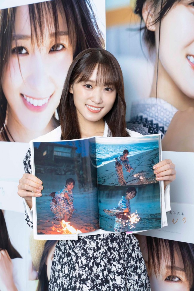 写真）櫻坂46・菅井友香、卒業写真集撮影でハプニング「何十本もの花火