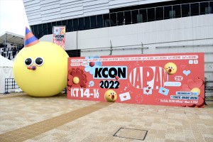 「KCON」チケットなしで楽しめるエリアがすごい！　コスメ＆フード無料配布やアーティストに会えるチャンスも