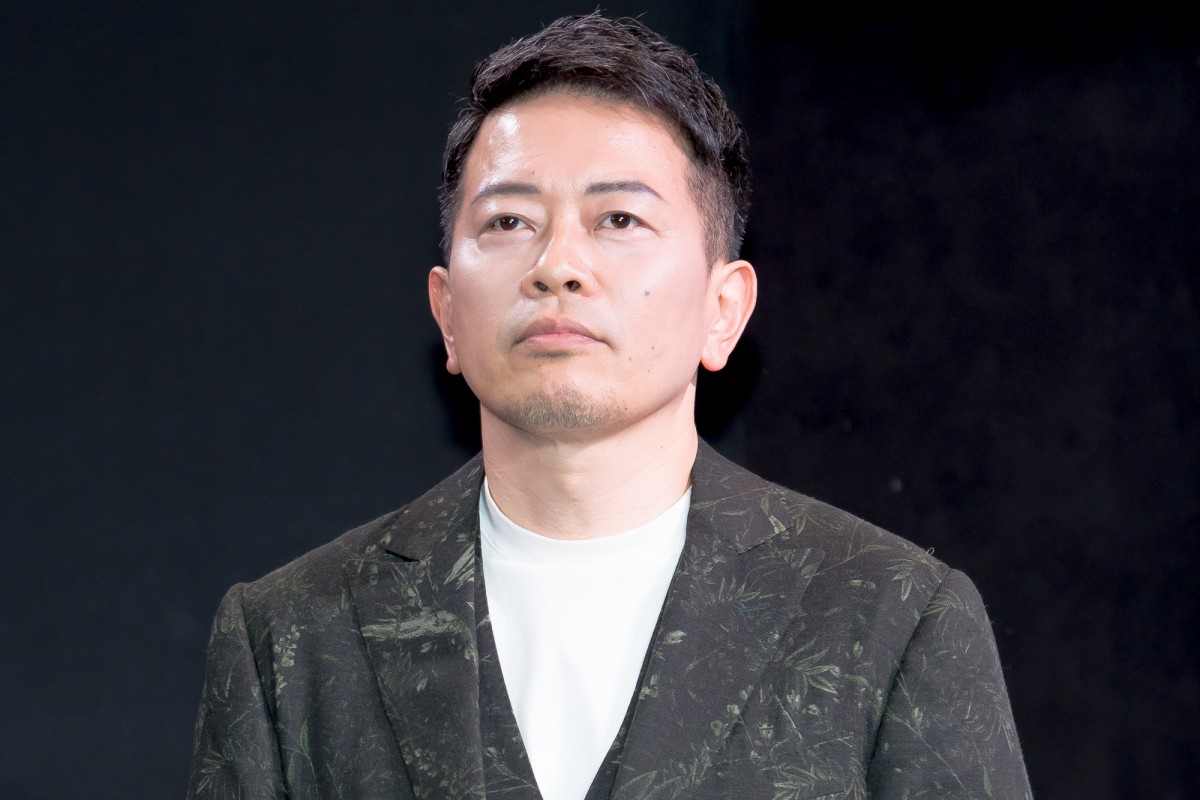 宮迫博之、ヒカルと「牛宮城」記者発表会に出席「フラッシュが温かい」