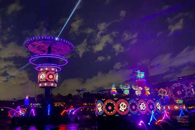 ミッキー ミニーがキス Tds新しい夜のショー ビリーヴ ついにスタート 東京ディズニーシー 22年11月11日 写真 特集 レポート クランクイン トレンド