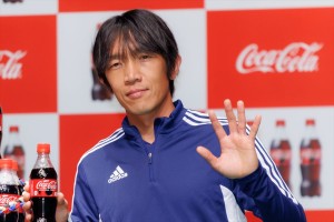 中村俊輔、「コカ・コーラ」FIFA ワールドカップ 開催国ボトル発売記念イベントに登場