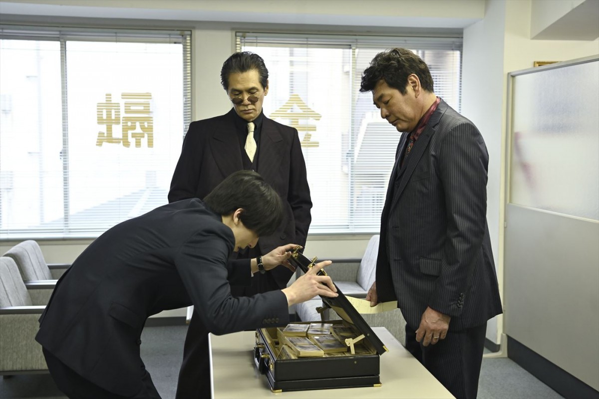 高杉真宙が気弱なサラリーマンから一人前の金融屋に　映画『ナニワ金融道』場面写真11点解禁