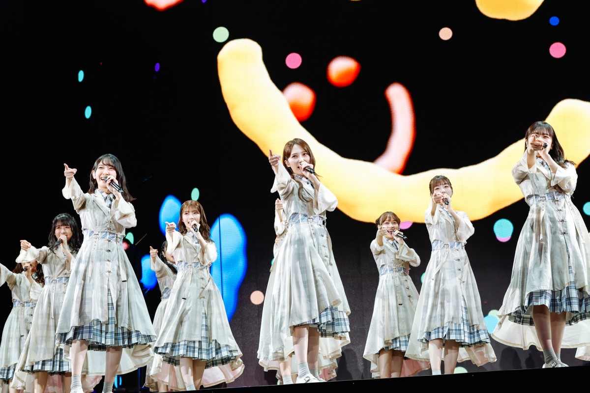 日向坂46・四期生、ライブ初パフォーマンス　「ブルーベリー＆ラズベリー」をフレッシュに披露＜Happy Smile Tour 2022＞