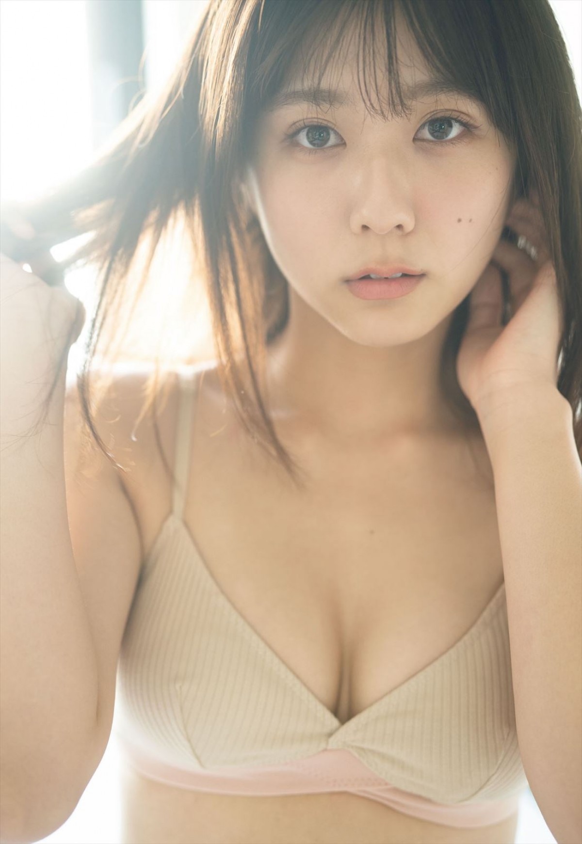 吉岡里帆30歳・大人な表情で魅せる秘蔵カット公開