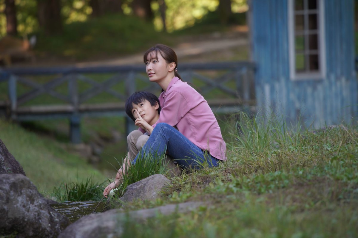 松本まりか、孤独と葛藤し愛を求めるシングルマザー役を熱演　『夜、鳥たちが啼く』新カット