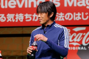 中村俊輔、「コカ・コーラ」FIFA ワールドカップ 開催国ボトル発売記念イベントに登場