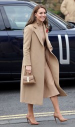 英王室キャサリン皇太子妃、キャメルのコート＆ワンピースのワントーンコーデが素敵