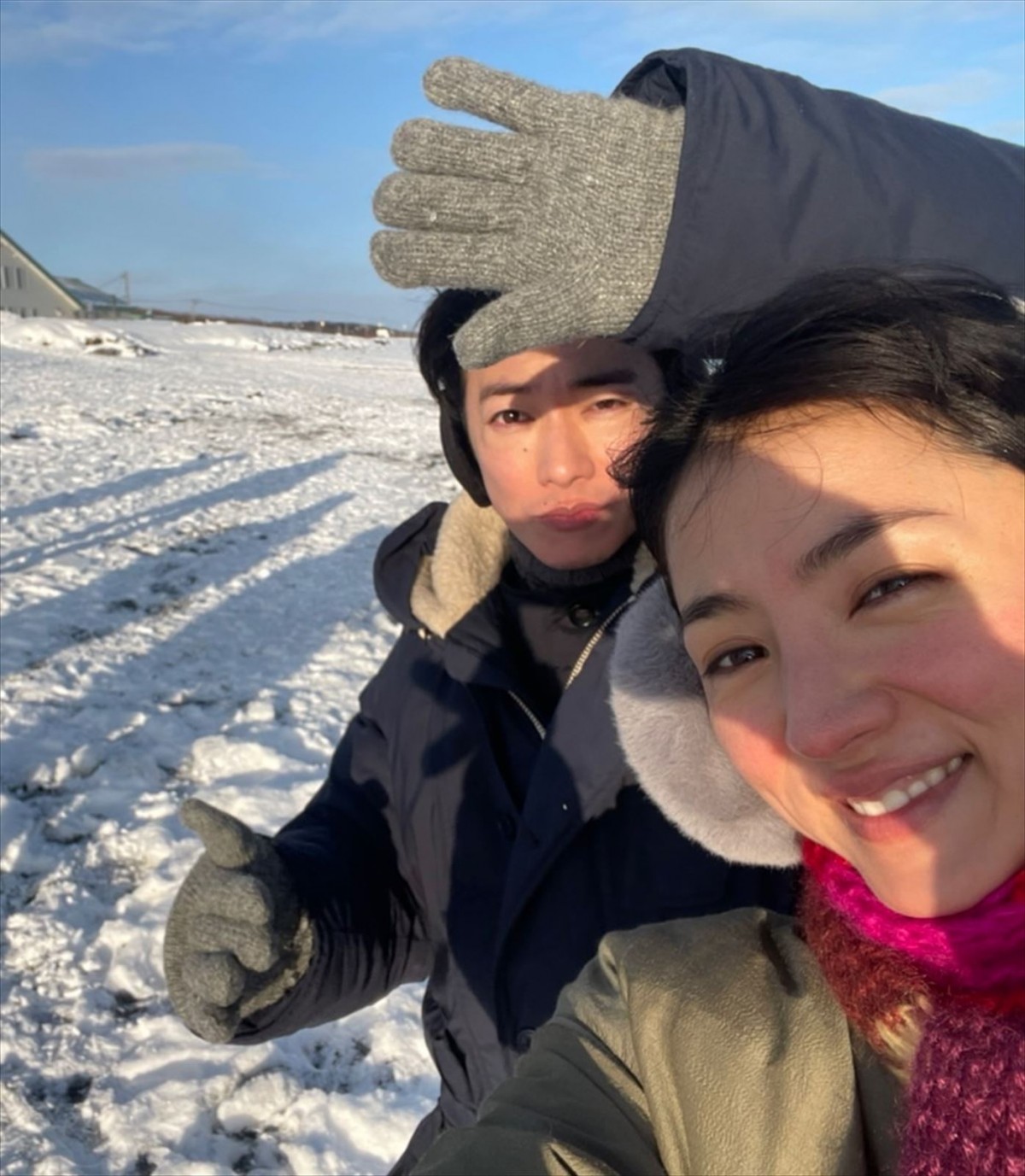 『First Love 初恋』Netflixで5日間連続1位！　満島ひかり×佐藤健らメイキング写真一挙公開