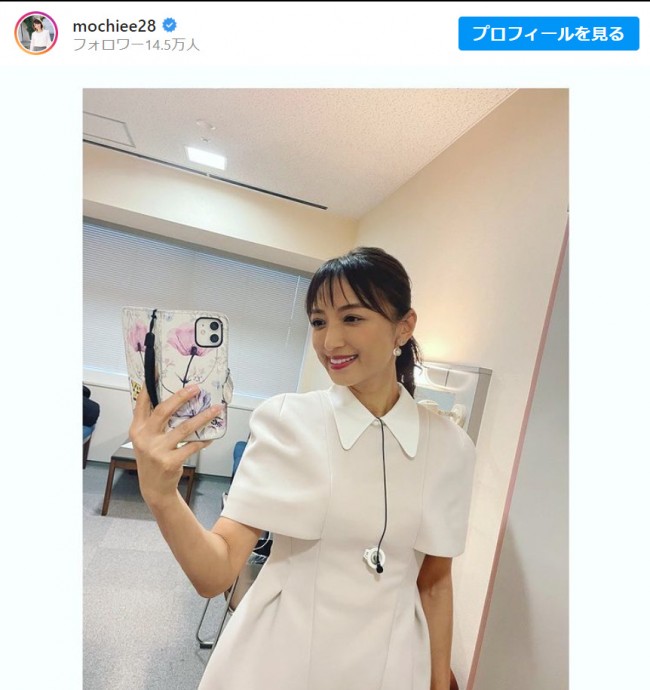 望月理恵、“白衣の天使”姿を公開　※「望月理恵」インスタグラム