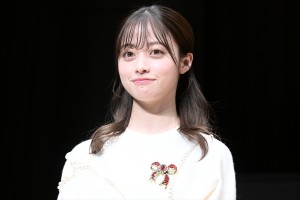 橋本環奈、『ブラックナイトパレード』サンタクローストークイベントに登場