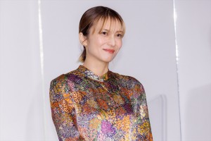 柴咲コウ、映画『Dr.コトー診療所』初日舞台挨拶に登場