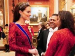 キャサリン皇太子妃、バッキンガム宮殿で行われた外交団歓迎のパーティーに赤いドレス姿で参加