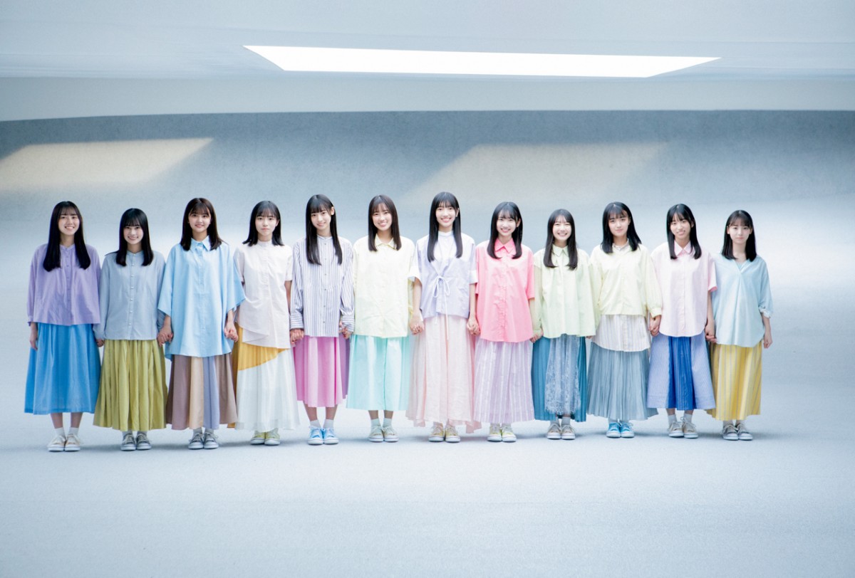 日向坂46・四期生、12名全員で初表紙