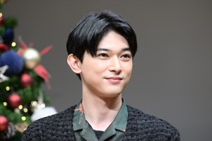 吉沢亮、『ブラックナイトパレード』サンタクローストークイベントに登場