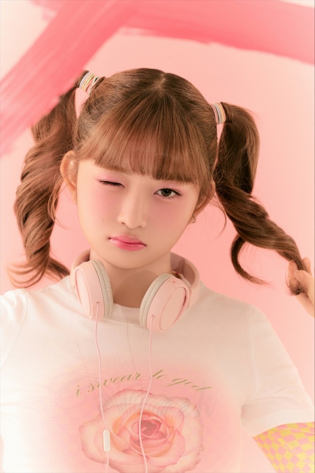 写真）IVE レイ、韓国コスメブランドのミューズに！ 三つ編みや