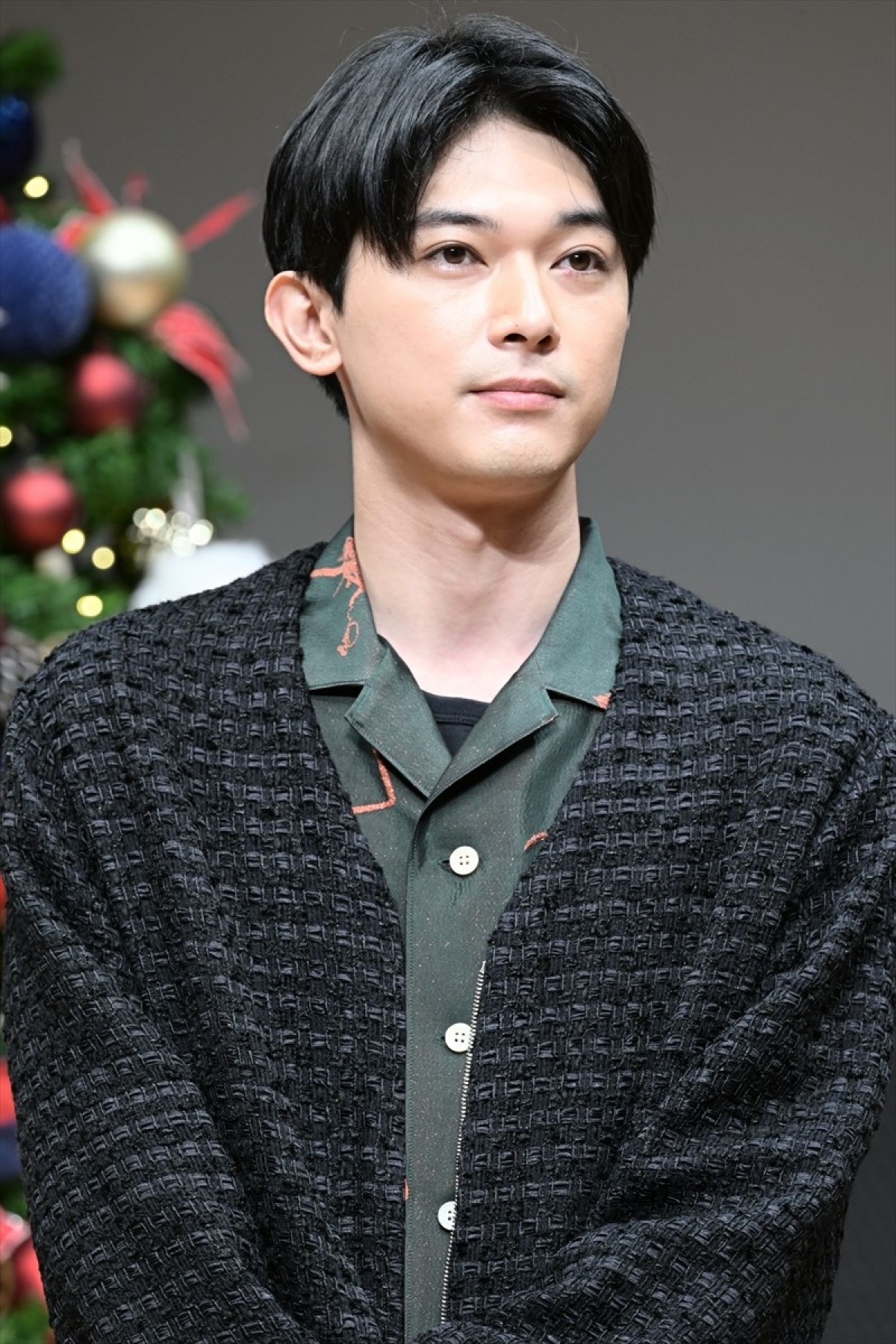 吉沢亮、本物のサンタとの対面に動揺　橋本環奈とは“どっちが本物か”論争勃発