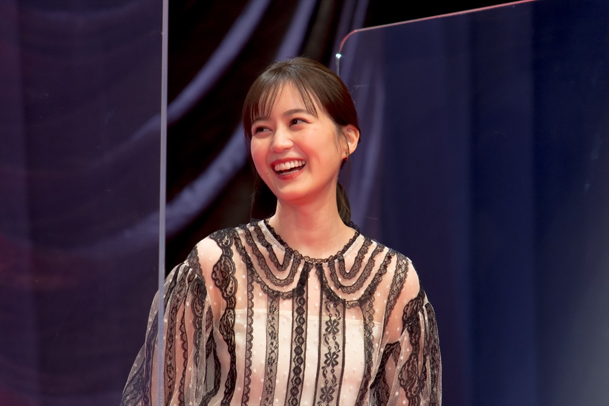 長澤まさみ、“魔性の女”を演じた生田絵梨花は「セクシーでかわいくて、みんながメロメロ」