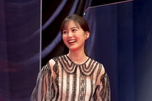 生田絵梨花、映画『コンフィデンスマンJP　英雄編』ワールドプレミアに登場