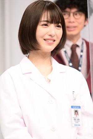 浜辺美波、『ドクターホワイト』取材会に登場