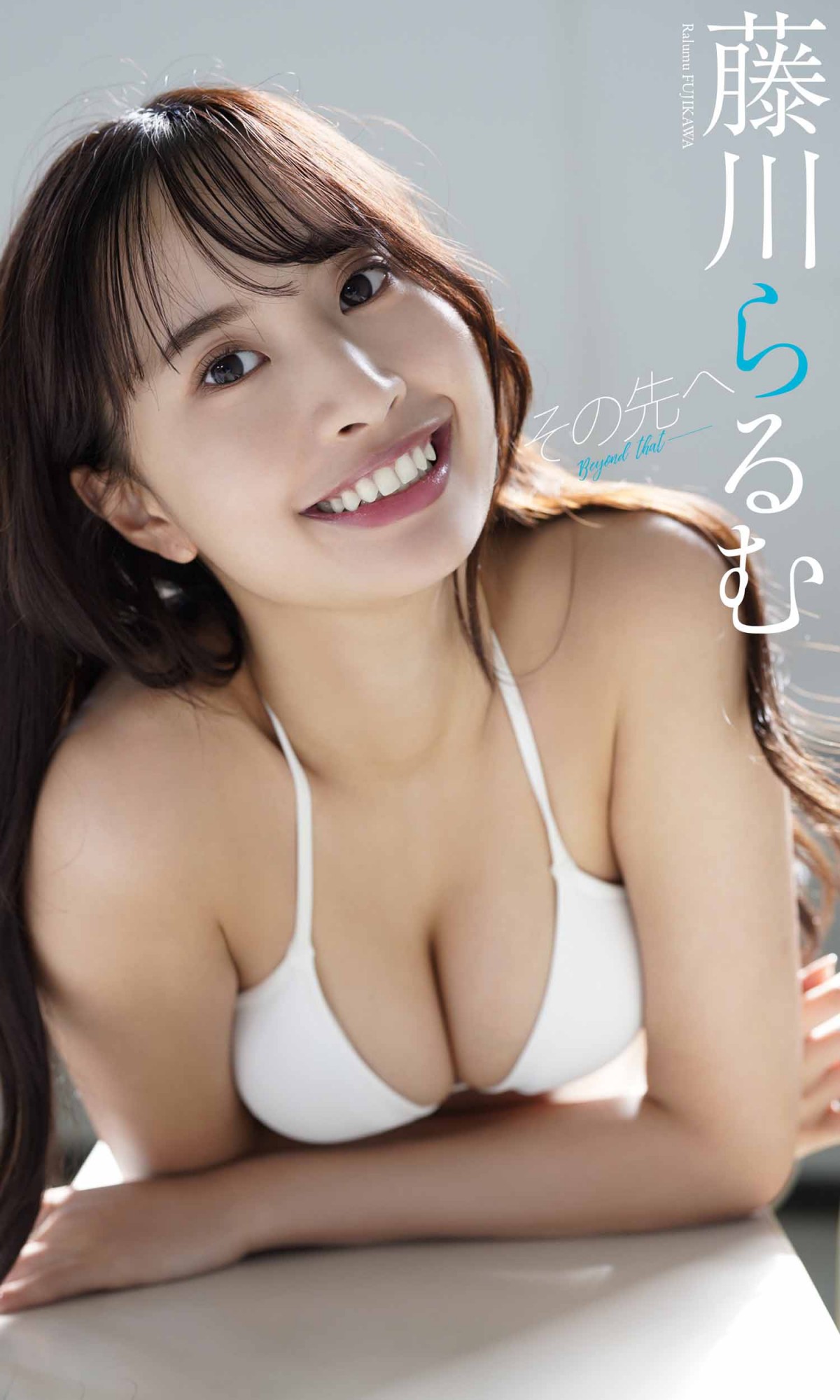 注目女優・青木胡杜音21歳、8等頭スレンダーボディの正当派美女が魅せるグラビア