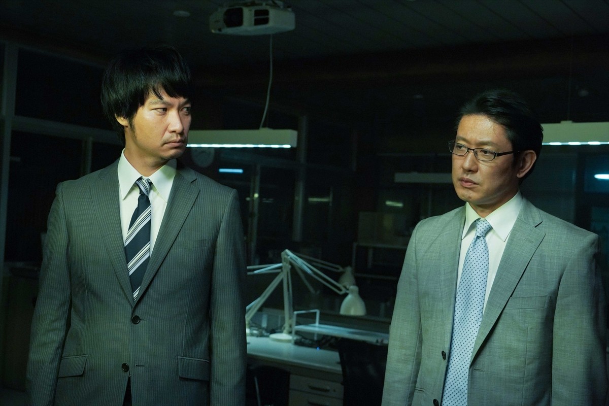青木崇高、公安を舞台に猟奇殺人事件と陰謀に挑む　『邪神の天秤』場面カット解禁