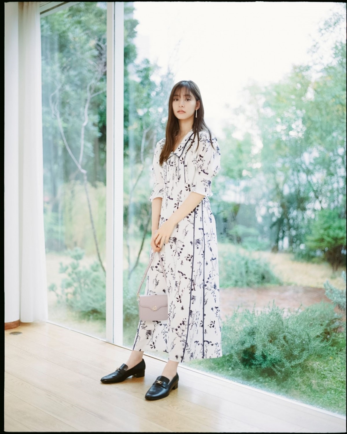 新木優子が魅せる「SNIDEL」2022年春コレクション