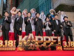 映画『KAPPEI　カッペイ』最強最速プレミア披露試写会に登壇した（左から）平野隆監督、大貫勇輔、山本耕史、伊藤英明、西畑大吾（なにわ男子）、小澤征悦、古田新太　