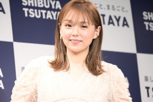 篠崎愛写真集 『IDEA』刊行記者会見の模様
