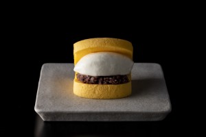 「濃厚たまごパン」を使ったスイーツ登場！　発酵あんこ＆濃厚クリームをサンド