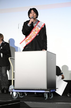 『劇場版 呪術廻戦 0』大ヒット御礼舞台あいさつにサプライズで登壇した榎木淳弥