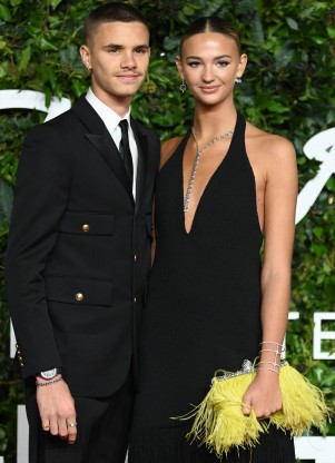 ロメオ・ベッカム、恋人ミア・レーガンとレッドカーペットデビュー（2021年11月）