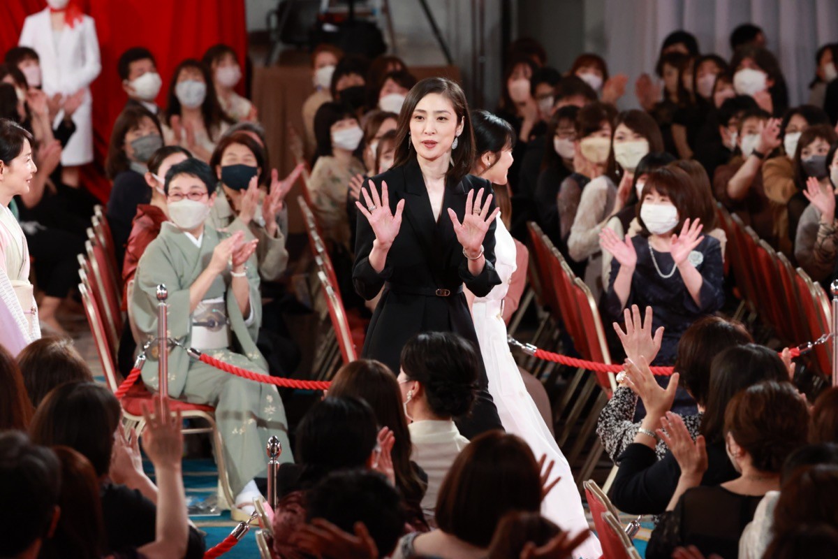 ＜第45回日本アカデミー賞＞豪華俳優・女優陣、レッドカーペットに華やかな装い