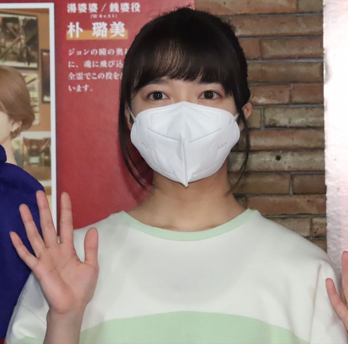 橋本環奈＆上白石萌音、舞台『千と千尋の神隠し』鈴木敏夫の賛辞の声に「ホッとしました」