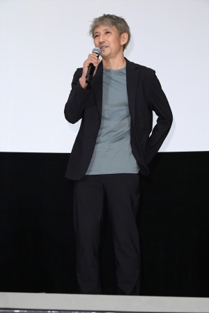 三宅伸行監督、『世の中にたえて桜のなかりせば』完成披露舞台あいさつに登場