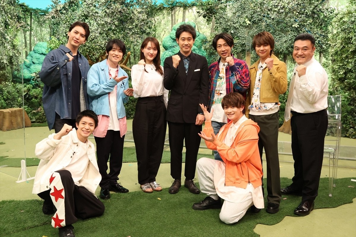 『VS魂』に出演する(前列左から)岸優太、浮所飛貴、(後列左から)藤井流星、風間俊介、綾瀬はるか、大泉洋、相葉雅紀、佐藤勝利、山崎弘也