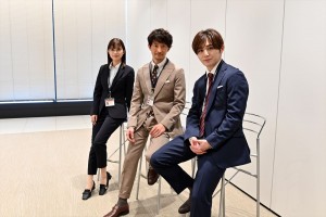 ドラマ『俺の可愛いはもうすぐ消費期限!?』に出演する（左から）芳根京子、津田健次郎、山田涼介