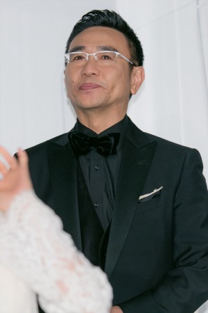 八嶋智人、『劇場版ラジエーションハウス』完成披露舞台あいさつに登場