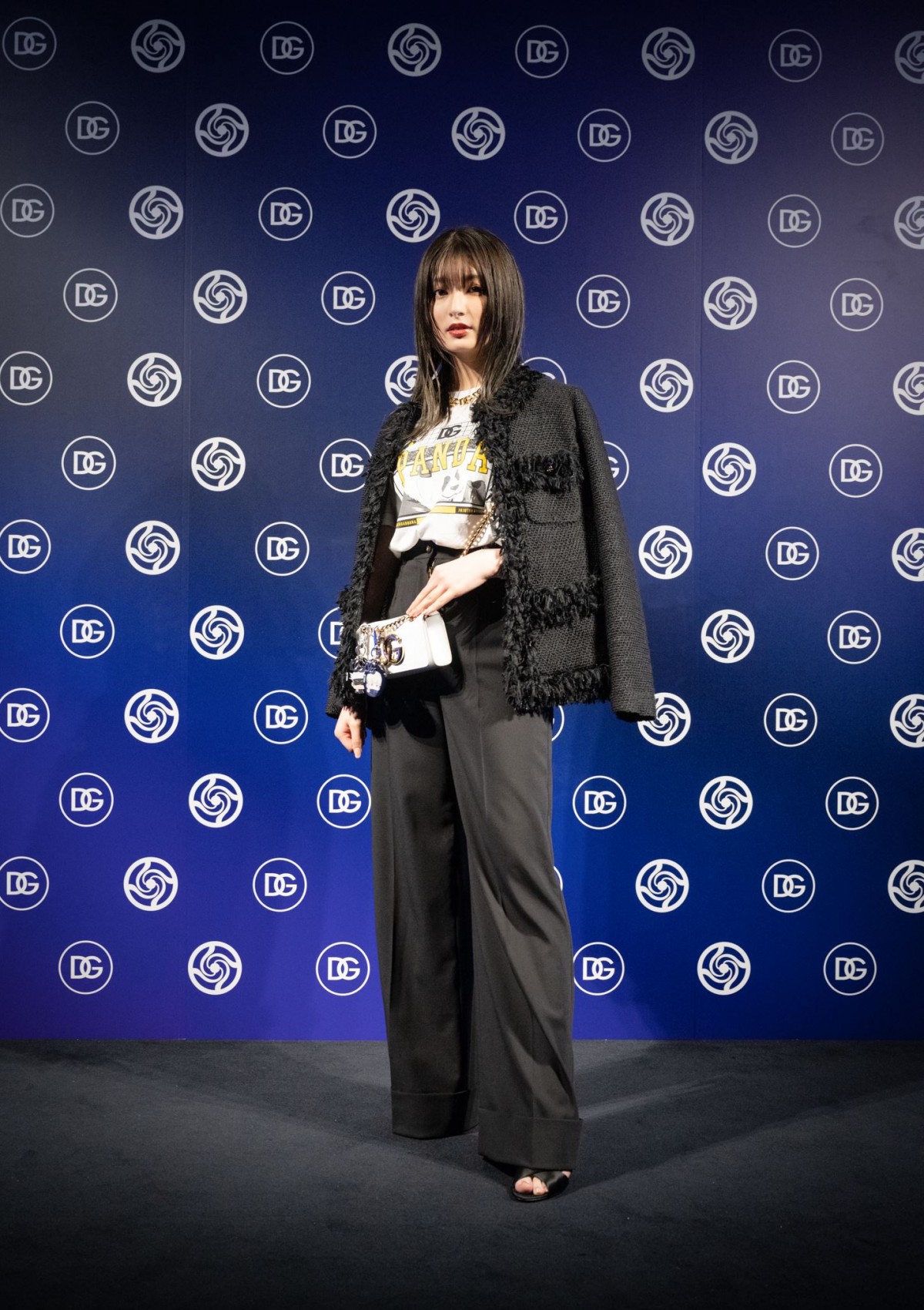 前田敦子、EXITら豪華セレブ“ドルガバ×呪術廻戦”コラボアイテムまとい登場