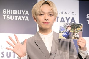 宮世琉弥、「宮世琉弥カレンダー2022.4‐2023.3」発売記念イベントに登場