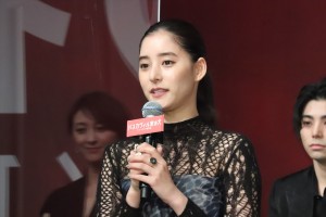 新木優子、映画『バスカヴィル家の犬　シャーロック劇場版』完成報告会に登場