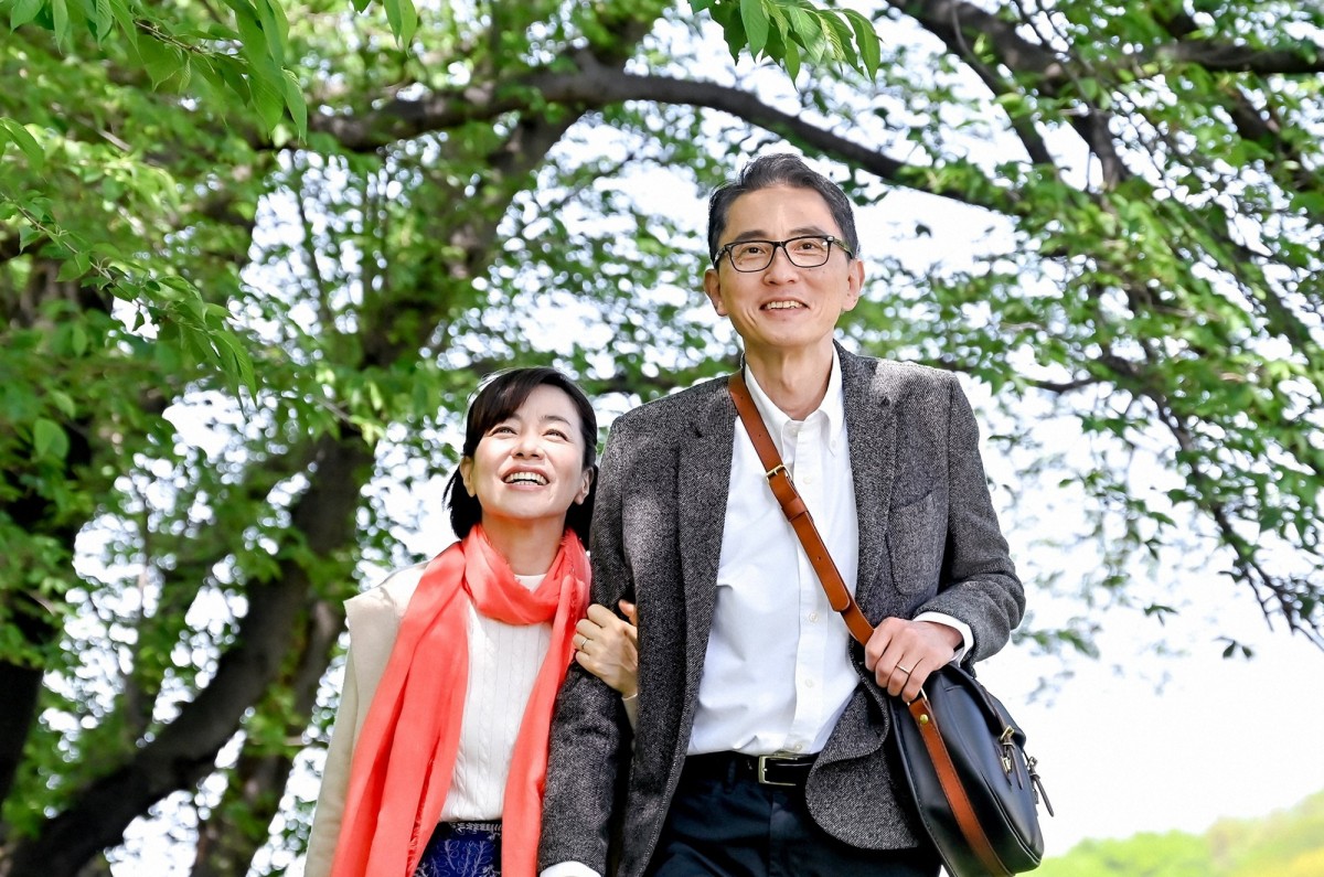『持続可能な恋ですか？』上野樹里＆田中圭のキスシーンに反響　「大人の恋にキュン」「美しい」