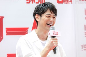 「ドリームジャンボ宝くじ」「ドリームジャンボミニ」発売記念イベントに出席した妻夫木聡