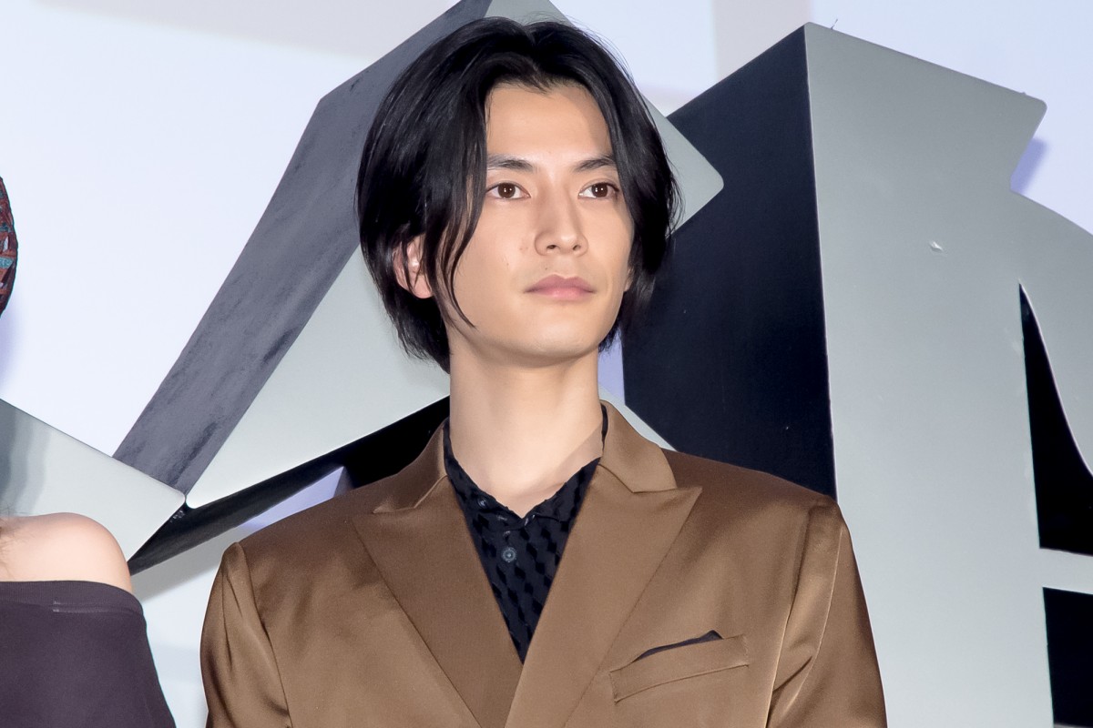 山田涼介＆本田翼、役のイメージを取り入れた衣装で登場　テンポ良いやり取り見せる